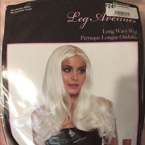 Long Wavy Wig. NEVER WORN